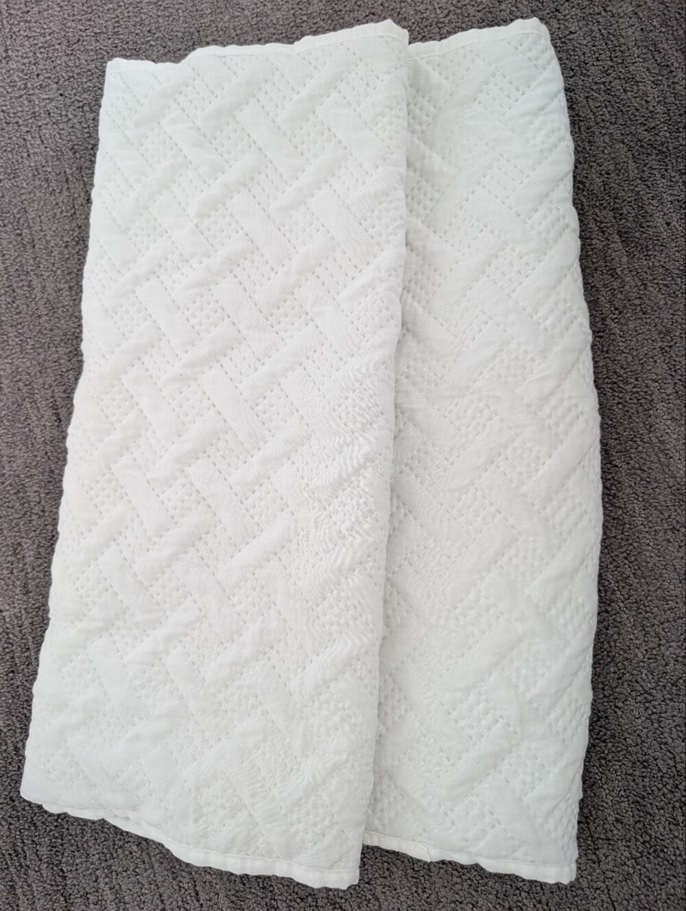 White Quilted Bed Cover with Geometric Stitch And Two King Shams - Picture 2 of 3